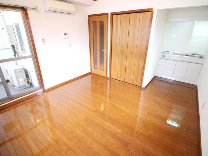 物件内観写真8　(室内からの展望)