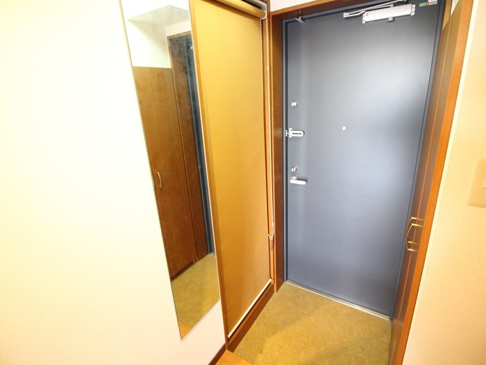 物件内観写真11　(玄関)