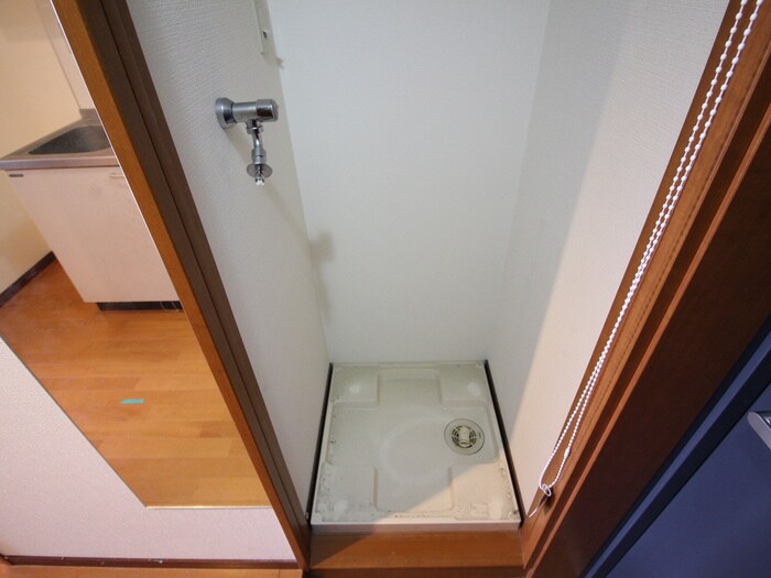 物件内観写真15　(洗濯機置場)