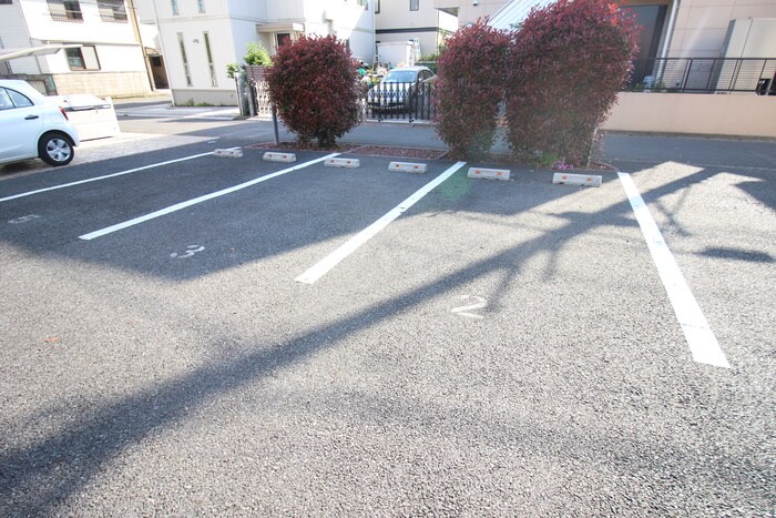 物件外観写真2　(駐車場)