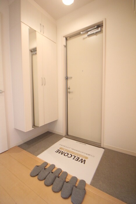 物件内観写真7　(玄関)