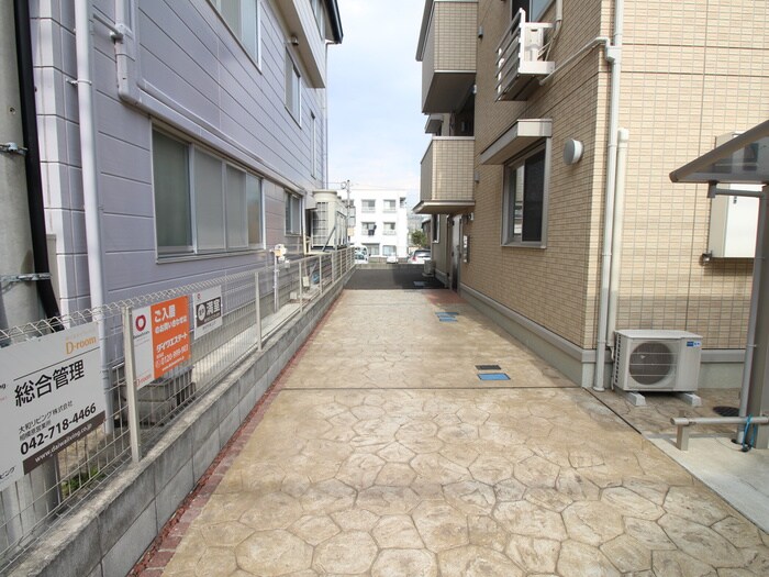 物件外観写真5　(エントランス部分)