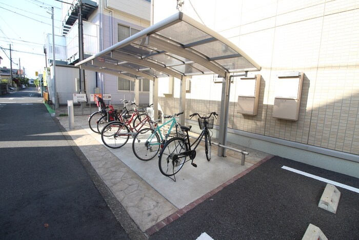 物件外観写真6　(駐輪場)