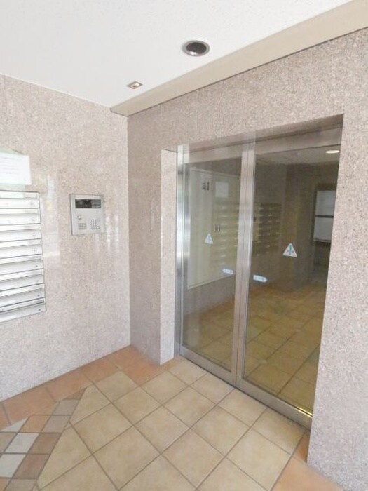 物件外観写真5　(エントランス部分)