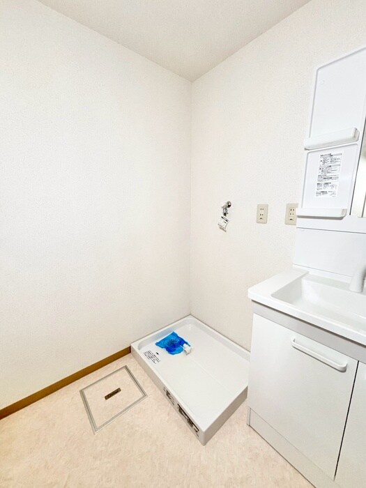 物件内観写真13　(洗濯機置場)