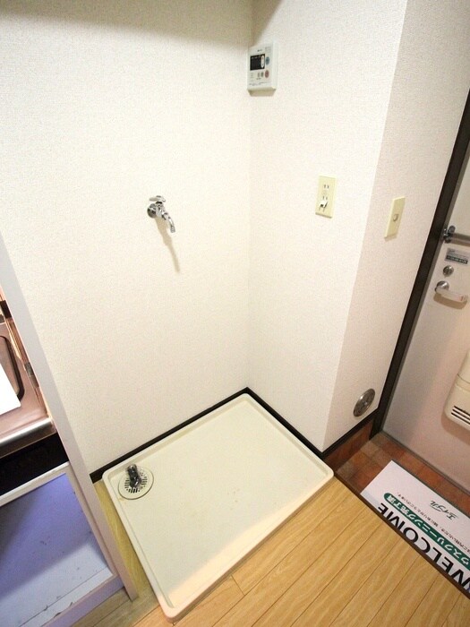 物件内観写真10　(洗濯機置場)