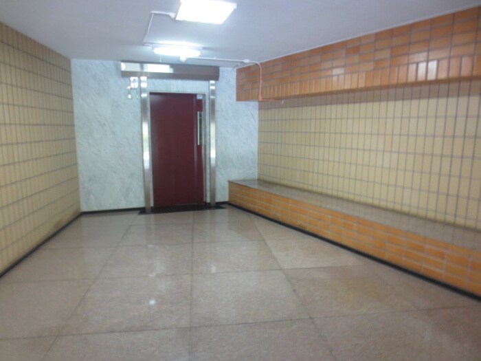 物件外観写真5　(エントランス部分)