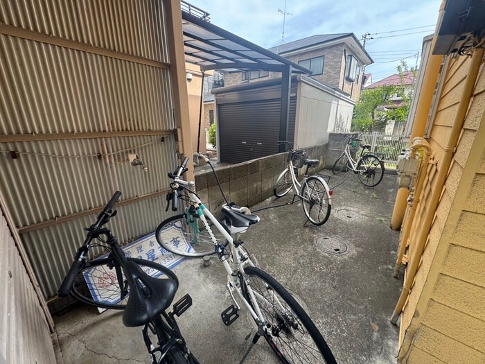 物件外観写真5　(駐輪場)