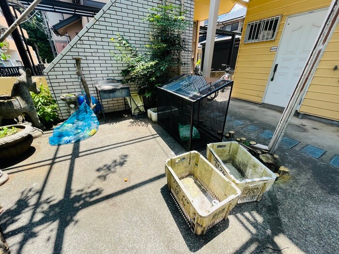 物件外観写真6　(駐車場)