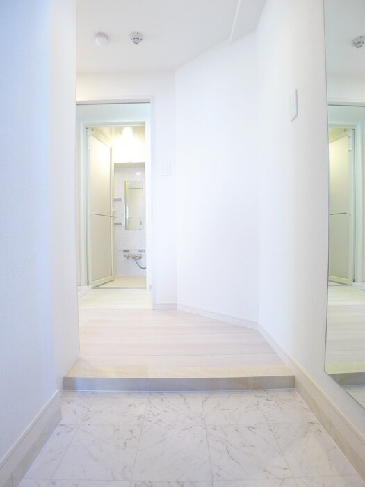 物件内観写真7　(玄関)