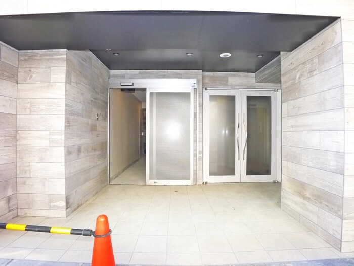 物件外観写真3　(エントランス部分)