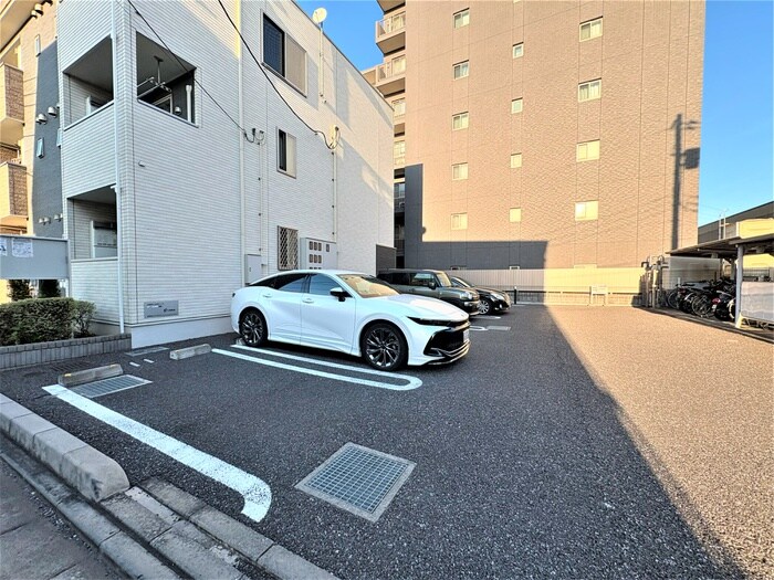 物件外観写真3　(駐車場)