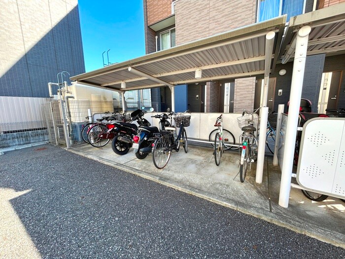 物件外観写真4　(駐輪場)