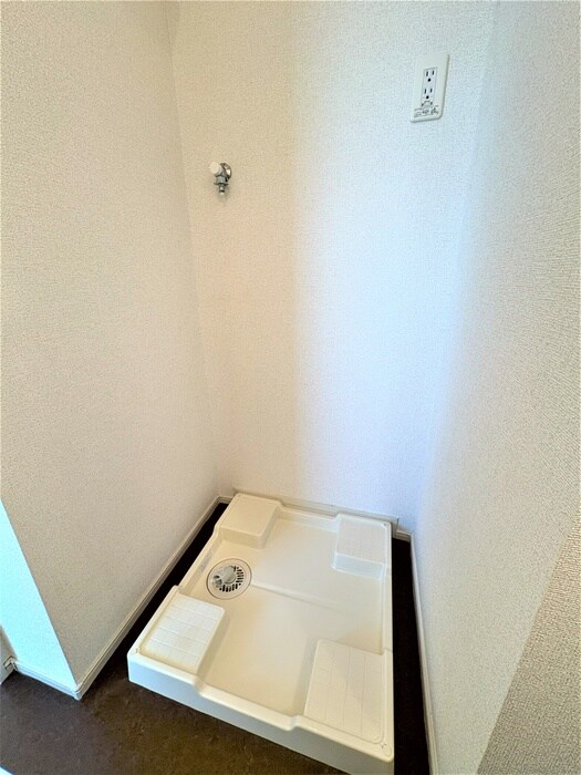 物件内観写真16　(洗濯機置場)