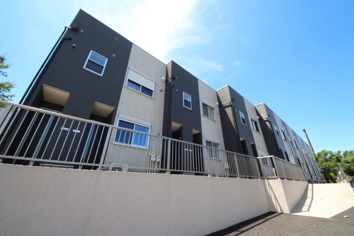 物件外観写真5　(エントランス部分)