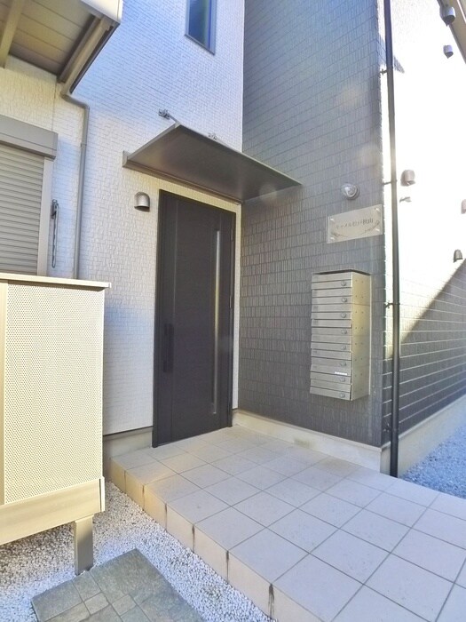 物件外観写真3　(エントランス部分)