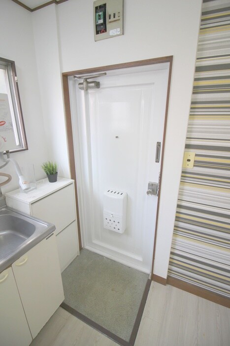 物件内観写真7　(玄関)