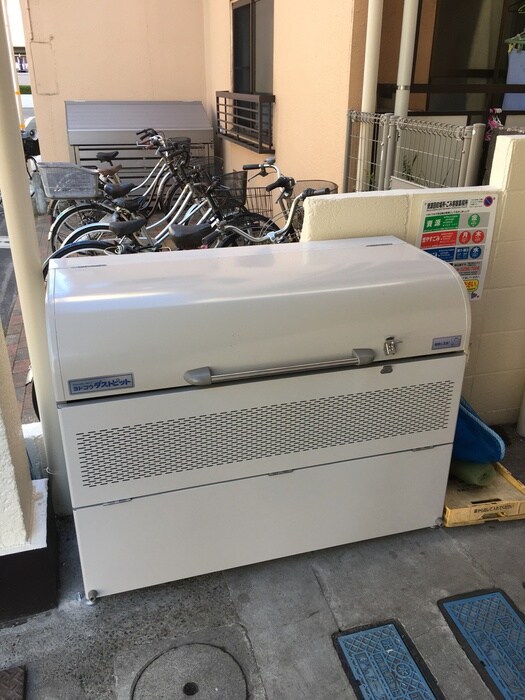 物件外観写真4　(エントランス部分)