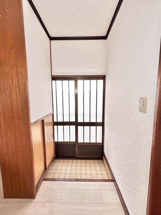 物件内観写真16　(玄関)