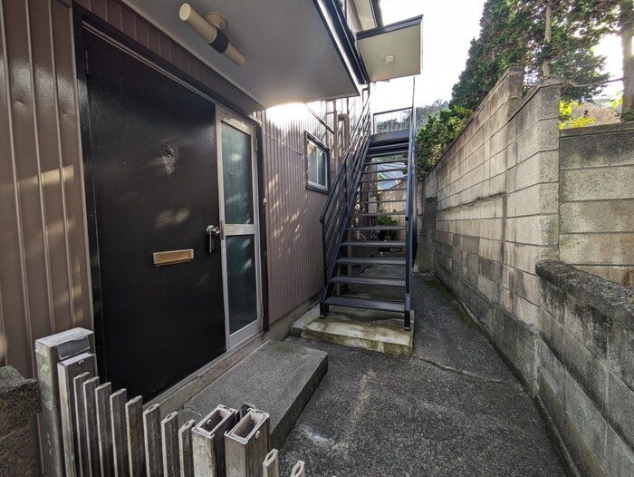 物件外観写真3　(エントランス部分)