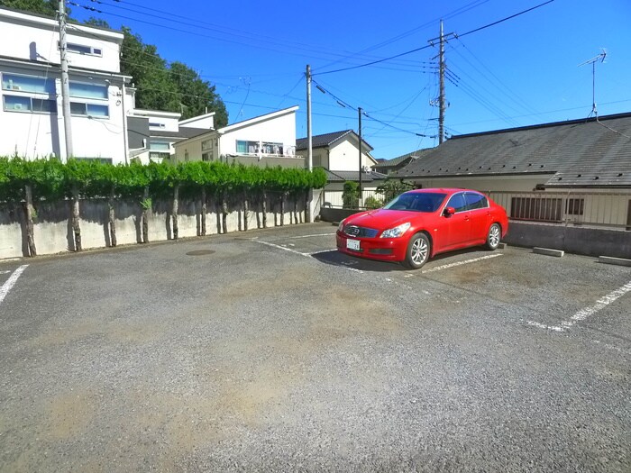 物件外観写真4　(駐車場)