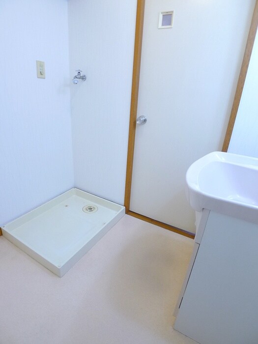 物件内観写真15　(洗濯機置場)