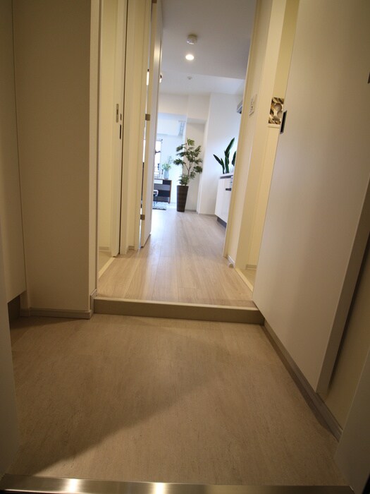 物件内観写真18　(玄関)