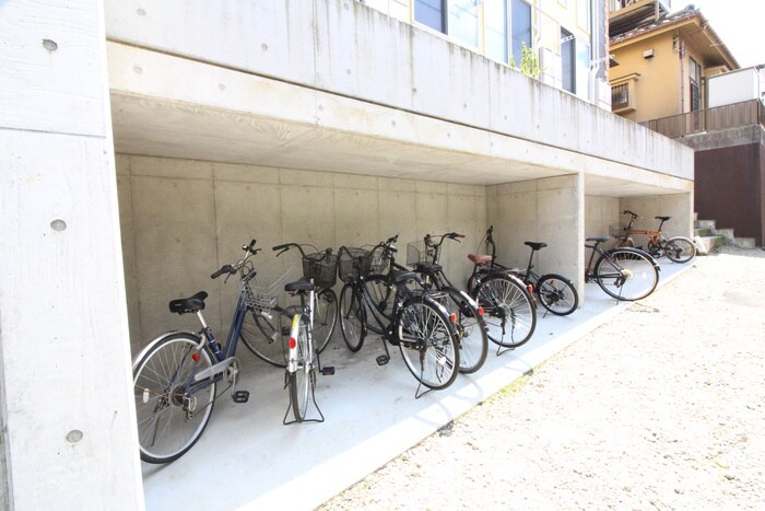 物件外観写真4　(駐輪場)