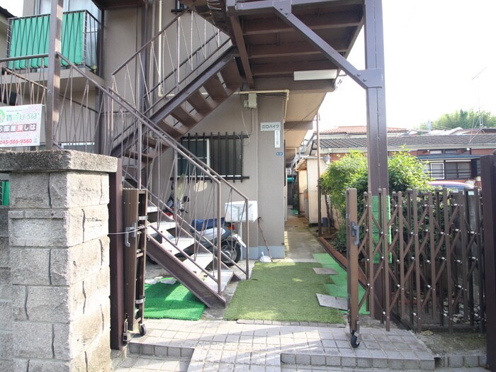 物件外観写真3　(エントランス部分)