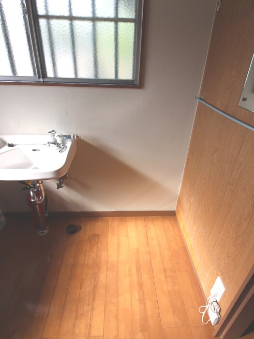 物件内観写真16　(洗濯機置場)