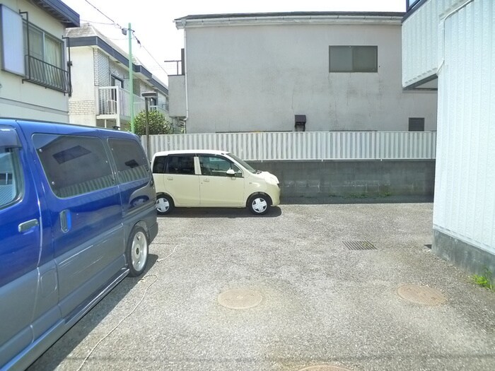 物件外観写真4　(駐車場)