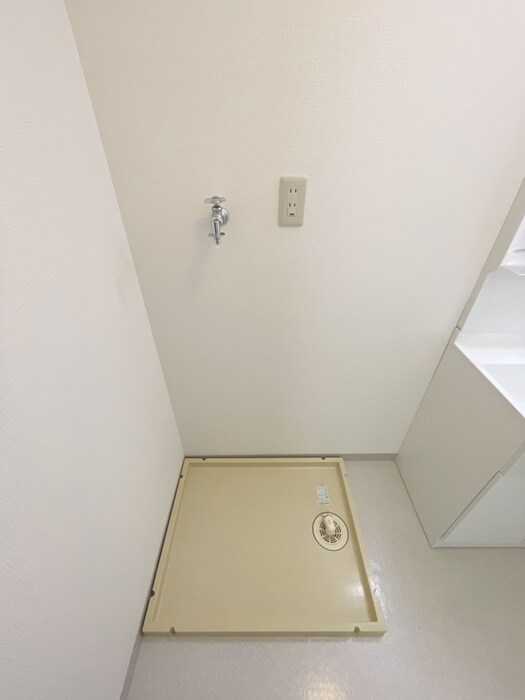 物件内観写真16　(洗濯機置場)