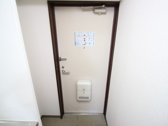 物件内観写真18　(玄関)