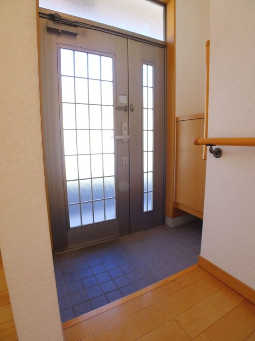 物件内観写真12　(玄関)