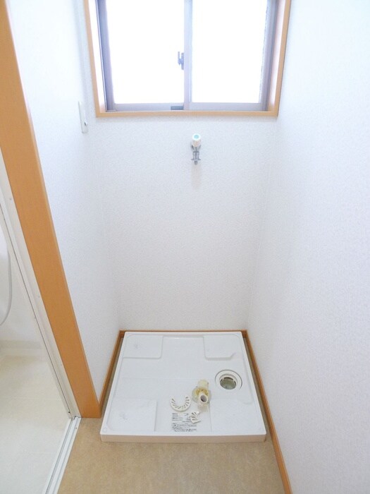 物件内観写真14　(洗濯機置場)