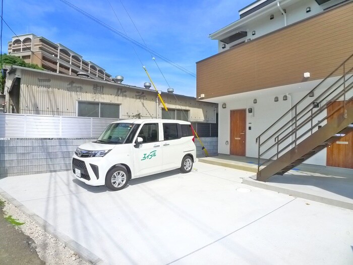 物件外観写真4　(駐車場)