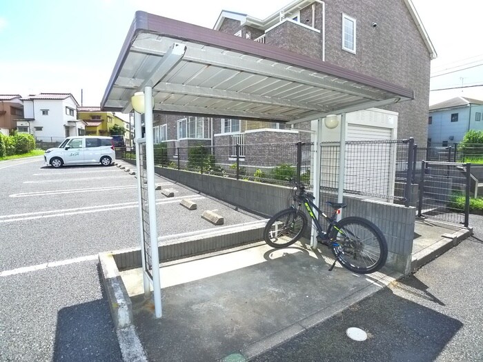 物件外観写真4　(駐輪場)