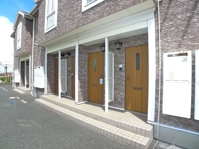 物件外観写真5　(エントランス部分)