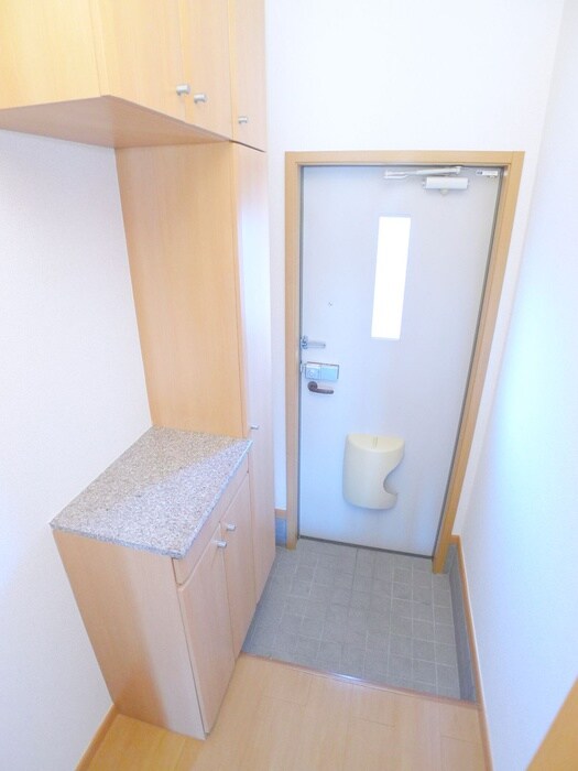 物件内観写真16　(玄関)