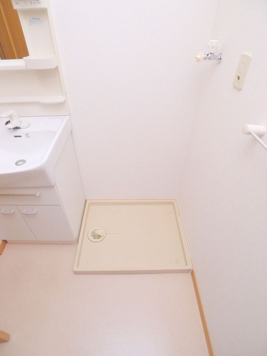 物件内観写真18　(洗濯機置場)