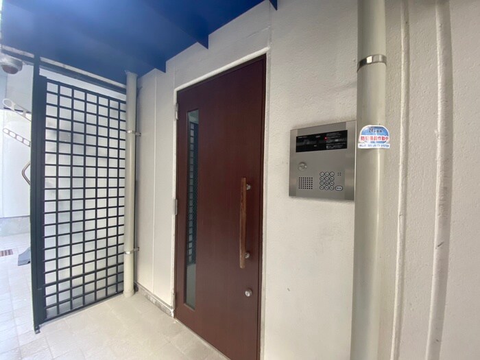 物件外観写真4　(エントランス部分)