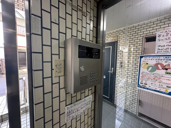 物件外観写真4　(エントランス部分)