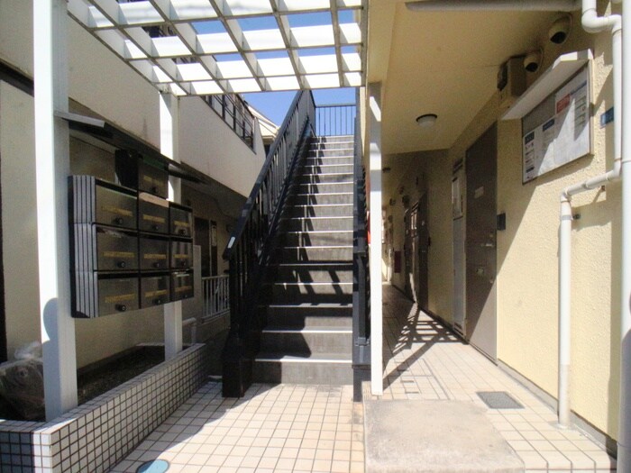 物件外観写真4　(エントランス部分)