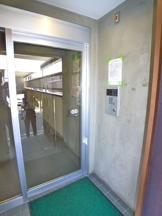 物件外観写真4　(エントランス部分)