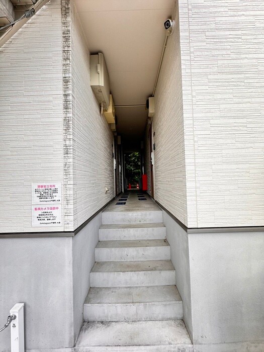 物件外観写真3　(エントランス部分)