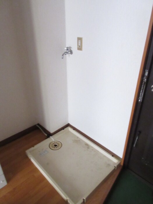 物件内観写真10　(洗濯機置場)