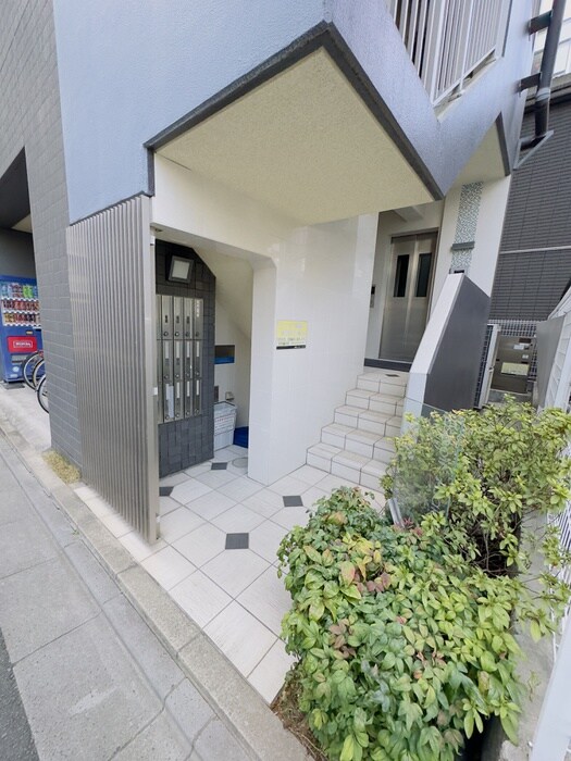 物件外観写真2　(エントランス部分)