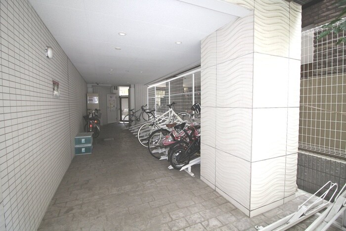 物件外観写真4　(駐輪場)