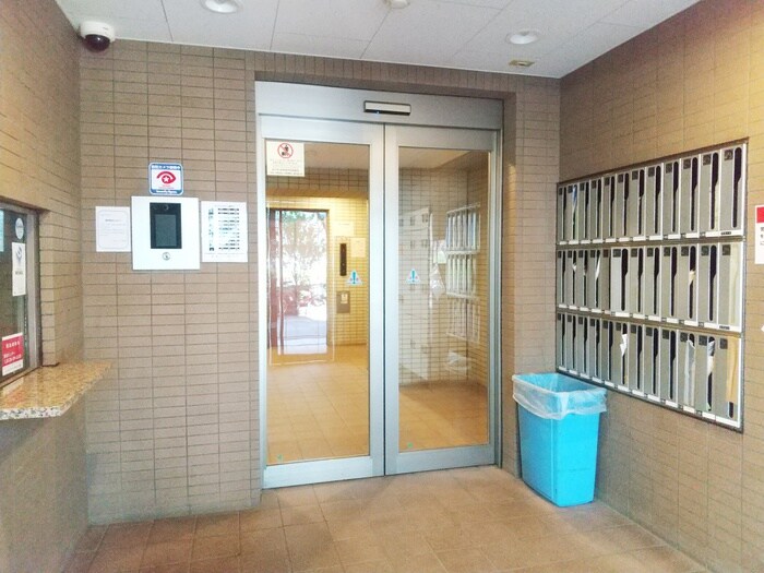 物件外観写真2　(エントランス部分)