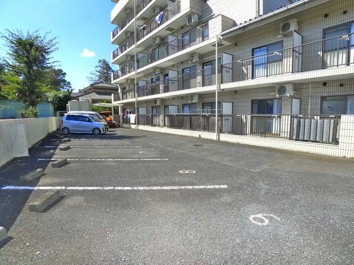 物件外観写真5　(駐車場)